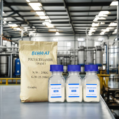 kopen Latijns-Amerika Brazilië Colombia Mexico Peru Export Blufloc Polyacrylamide APAM voor mijnbouwafval, CPAM voor slibontwatering in suiker-, olie- en gasafvalwater online vervaardiging