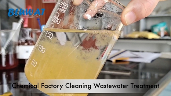 1327 41 9 Poly-aluminiumchloride in de Chemische Fabriek het Schoonmaken Test van de Waterzuiveringsinstallatiekruik